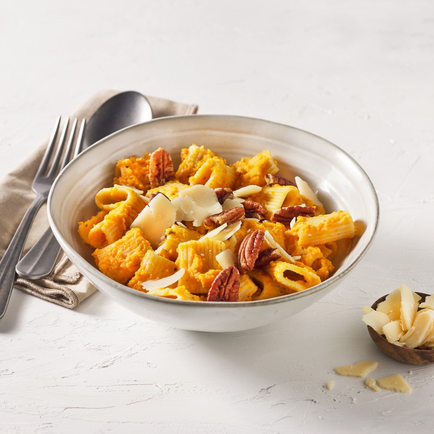 Pompoenpasta met pecan